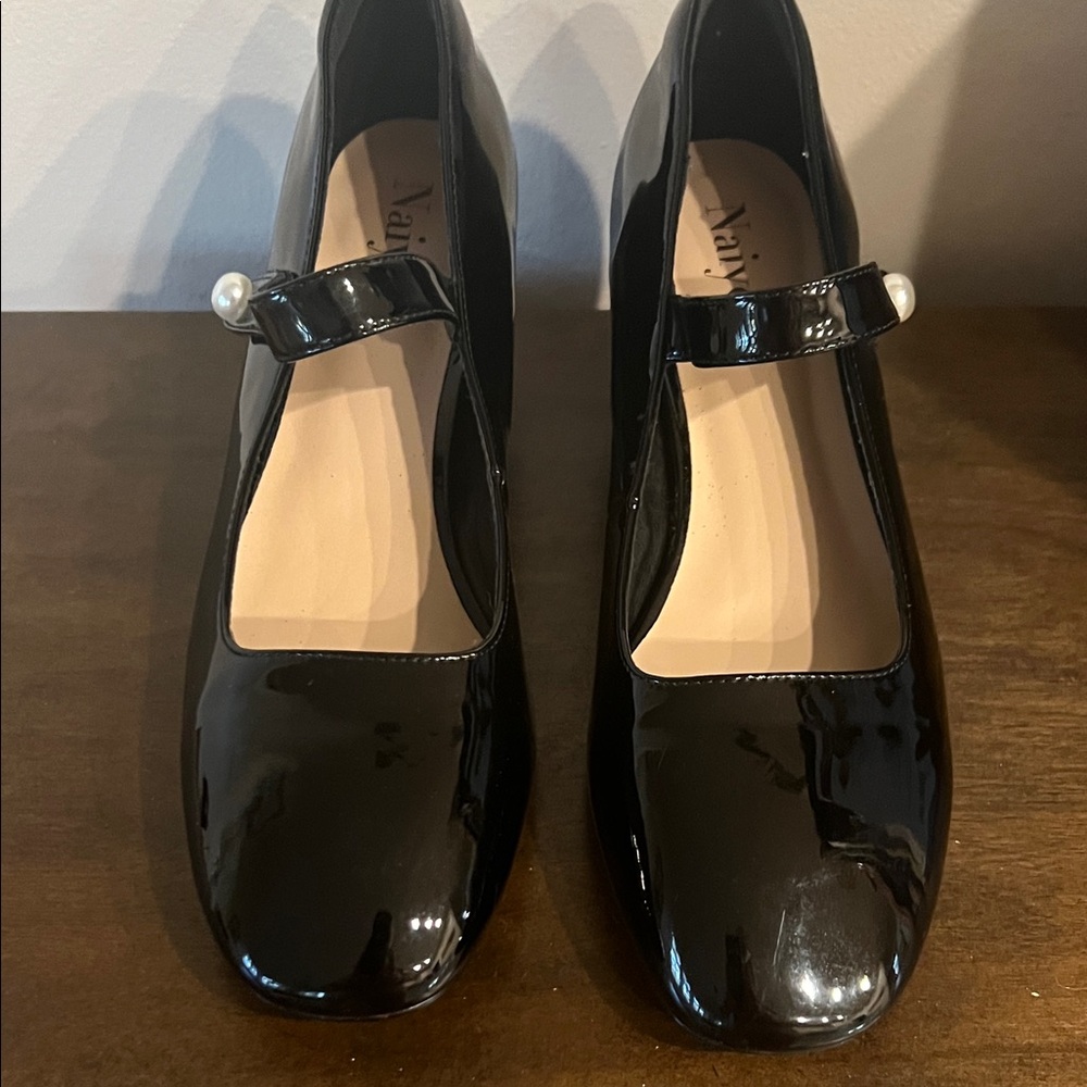 Black patent  Black Mary Jane Shoes with pearl Velcro closure